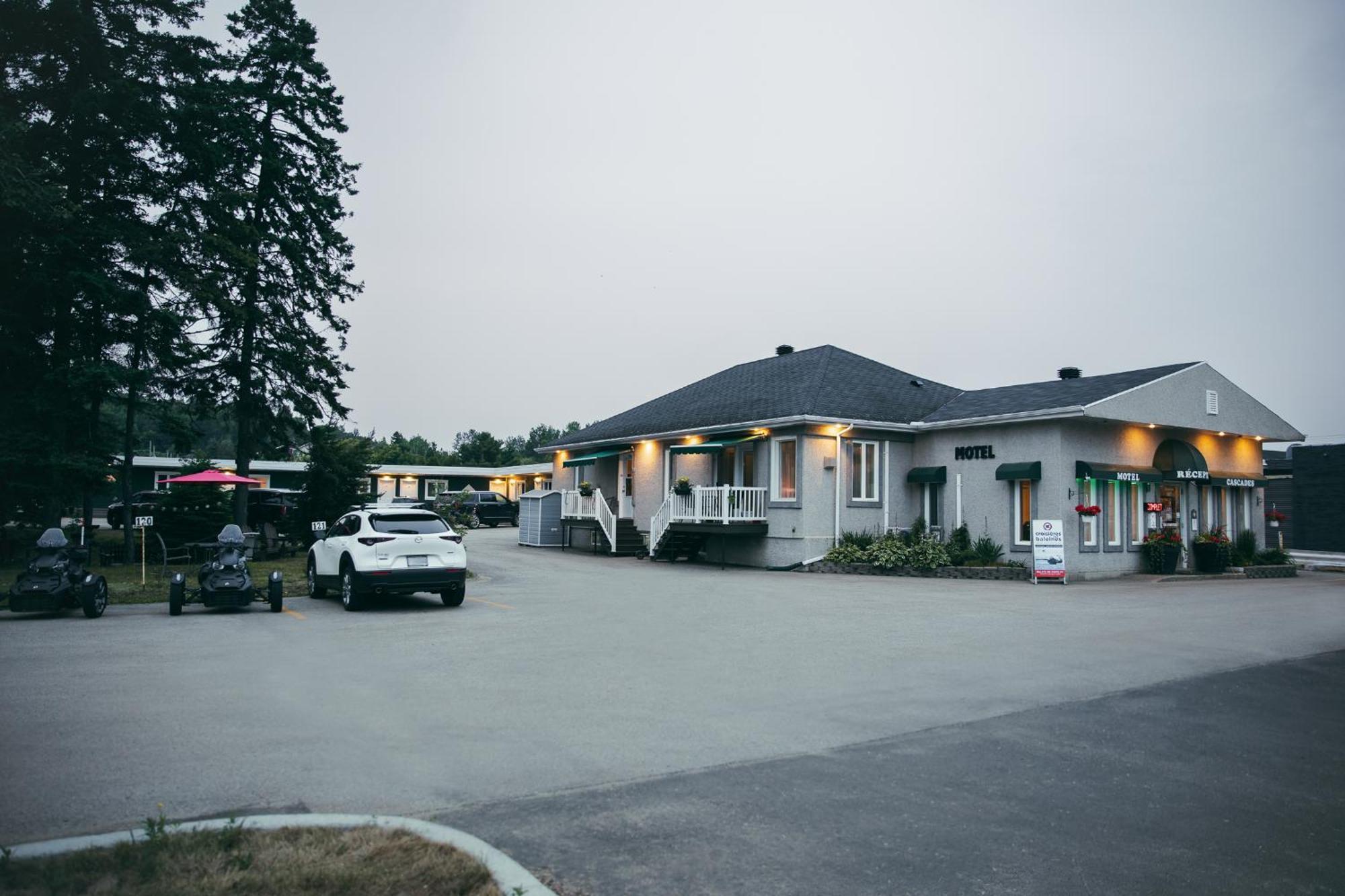 Motel Des Cascades Baie-Saint-Paul Exterior foto