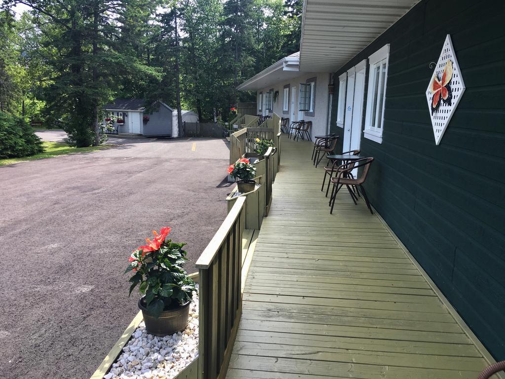 Motel Des Cascades Baie-Saint-Paul Exterior foto